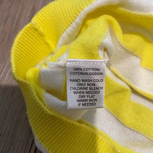 3 Cute Loft Tops - Picture 10 of 11